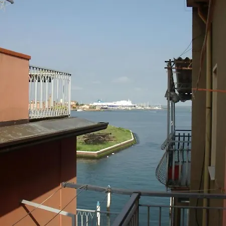 Nette In Sottomarina Mit Terrasse By Interhome *